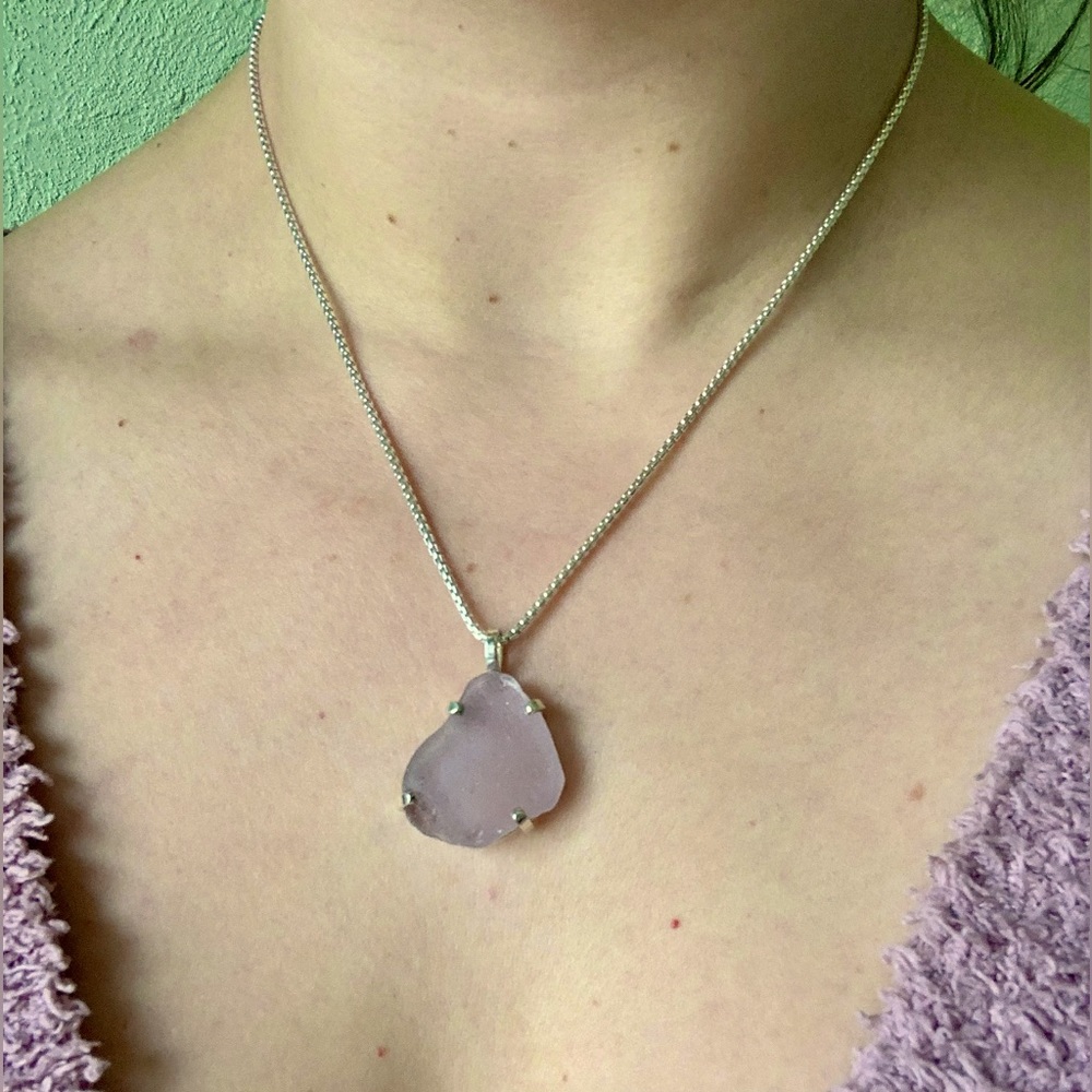 Authentic Maine purple sea glass pendant necklace, like new 🐚 🌊